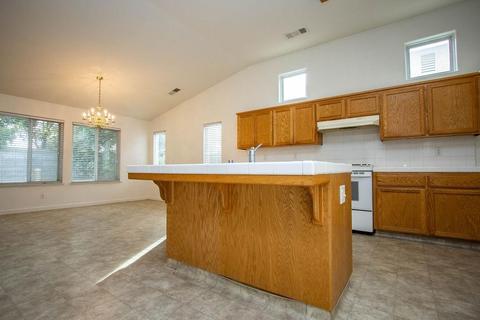 2368 Bay View Dr, Madera, CA 93637 photo 7