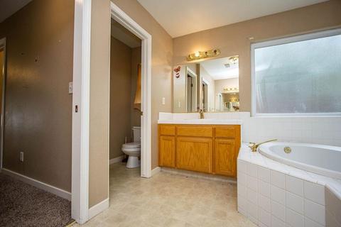 2438 Bay View Dr, Madera, CA 93637 photo 12