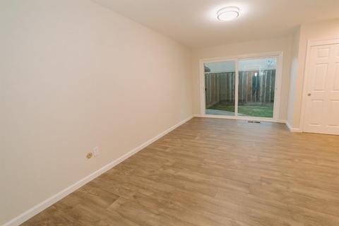 2725 E Orangeburg Ave, Modesto, CA 95355 photo 18