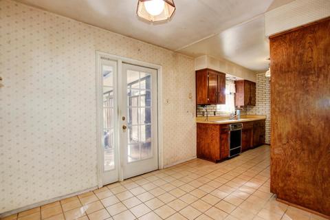 2110 Maddox Ct, Carmichael, CA 95608 photo 11