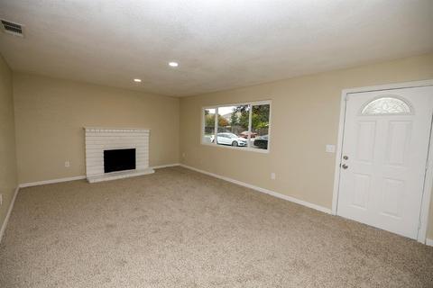 594 Camelia Ln, Manteca, CA 95336 photo 8