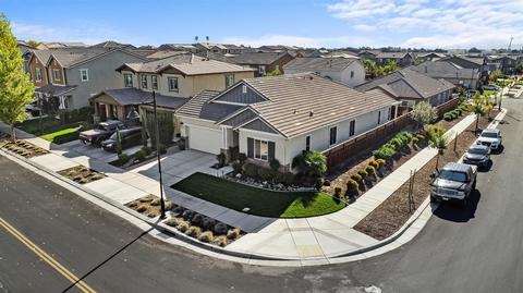 1040 Evergreen Ave, Lathrop, CA 95330 photo 2