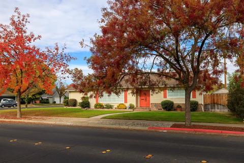 1105 Bowen Ave, Modesto, CA 95350 photo 2