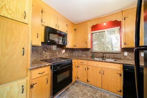 1131 E North St, Manteca, CA 95336 photo 7