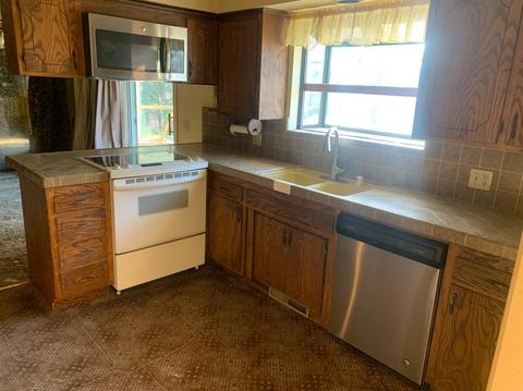 4220 Via Del Roble, Red Bluff, CA 96080 photo 3