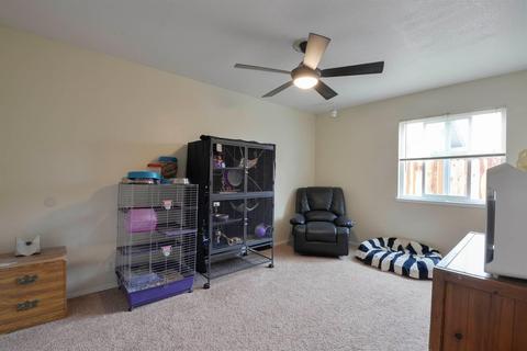 1025 Lee Ave, Gustine, CA 95322 photo 27