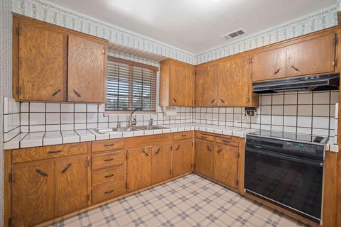 831 Cardinal St, Lodi, CA 95240 photo 11