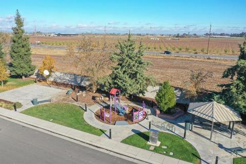 2828 Crested Bobwhite St, Modesto, CA 95355 photo 4