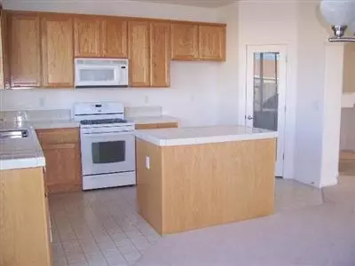 1385 Amaranth St, Olivehurst, CA 95961 photo 2