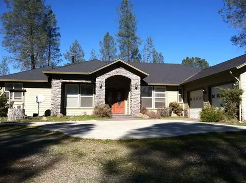 4808 Aloe Vera Dr, Redding, CA 96001 photo 3