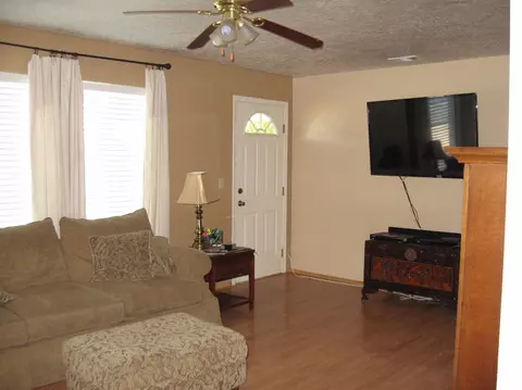 1113 Murphy Rd, Olivehurst, CA 95961 photo 2