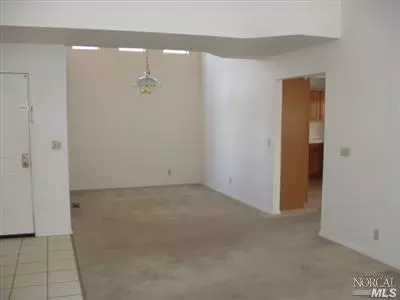 412 Rolling Oak Dr, Vacaville, CA 95688 photo 3