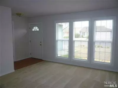 130 Easter Ct, Vallejo, CA 94589 photo 4