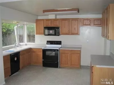 1305 W H St, Dixon, CA 95620 photo 3