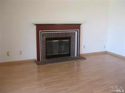 77 Canterbury Cir, Vallejo, CA 94591 photo 4