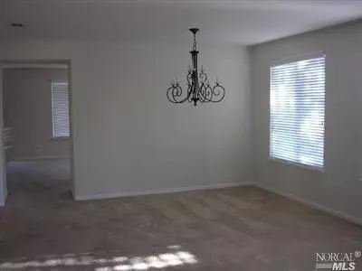 905 Griffith Dr, Dixon, CA 95620 photo 3