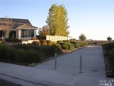 905 Griffith Dr, Dixon, CA 95620 photo 2
