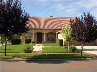 2033 Everglade Ave, Clovis, CA 93619 photo 1