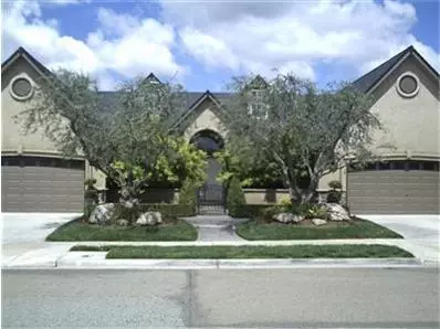 293 W Everglade Ave, Clovis, CA 93619 photo 1