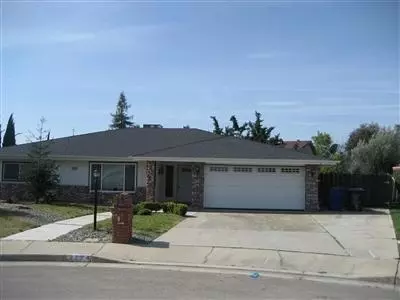 2274 3rd St, Sanger, CA 93657 photo 1