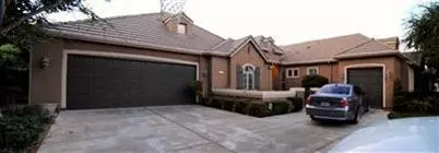 1074 N Orangewood Ave, Clovis, CA 93619 photo 1