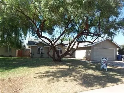 833 Holt Ave, Sanger, CA 93657 photo 1