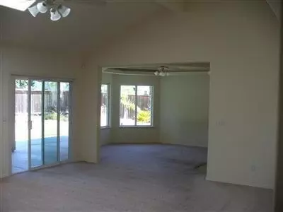 3273 Common Way, Madera, CA 93637 photo 2