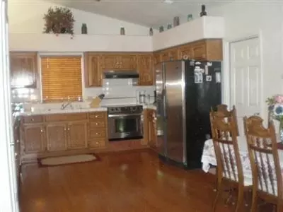 492 Strauss Ln, Madera, CA 93637 photo 2