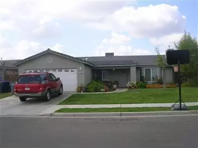 1786 Truman Dr, Madera, CA 93638 photo 1