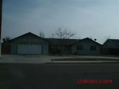 546 S Siskiyou Ave, Kerman, CA 93630 photo 1