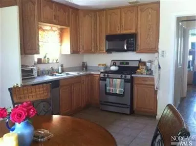 937 Pine St, Vallejo, CA 94590 photo 1