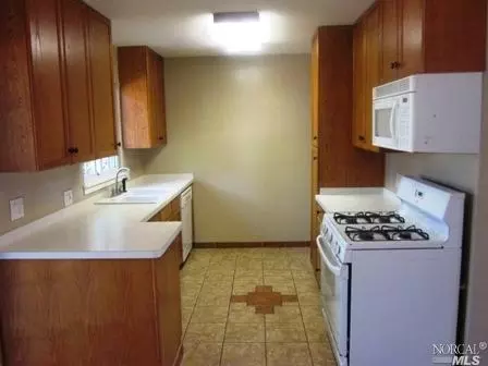 568 Trinity Ct, Dixon, CA 95620 photo 2
