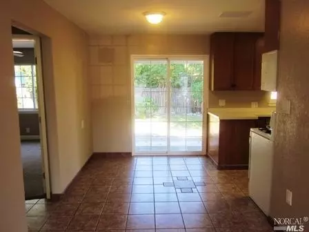 568 Trinity Ct, Dixon, CA 95620 photo 3