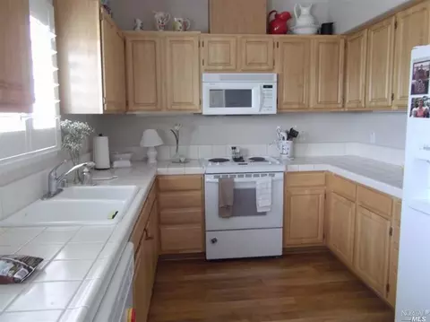 136 Shoal Dr W, Vallejo, CA 94591 photo 2