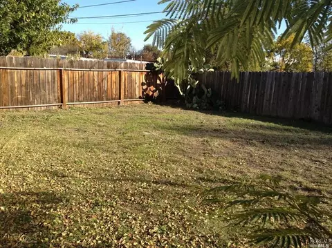 237 Circle Dr, Vacaville, CA 95688 photo 9