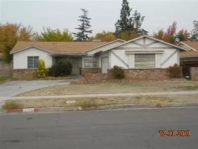 3379 E Hampton Way, Fresno, CA 93726 photo 1