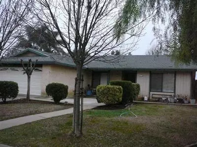 2447 Vine St, Sanger, CA 93657 photo 1