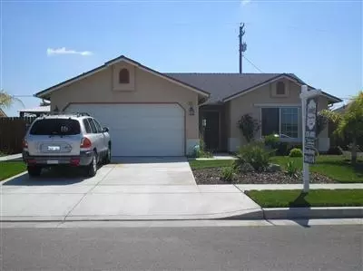 681 Walton Ave, Sanger, CA 93657 photo 1