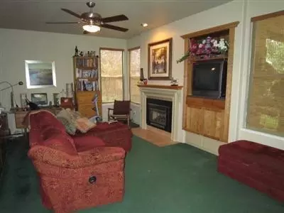 2173 Cromwell Ave, Clovis, CA 93611 photo 3