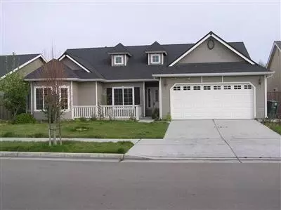 204 E Shoemake Ave, Reedley, CA 93654 photo 1