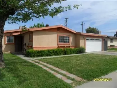 1616 James St, Sanger, CA 93657 photo 1