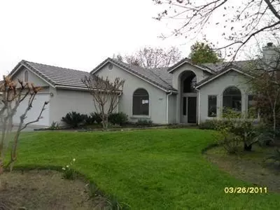 2257 Oak St, Selma, CA 93662 photo 1