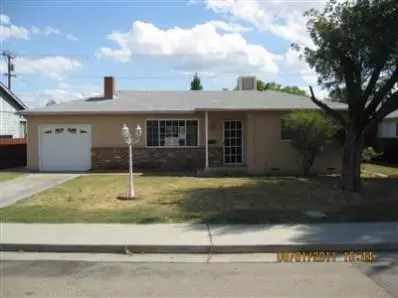 2045 Maple St, Selma, CA 93662 photo 1