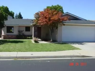 1374 Robinson Ave, Clovis, CA 93612 photo 1