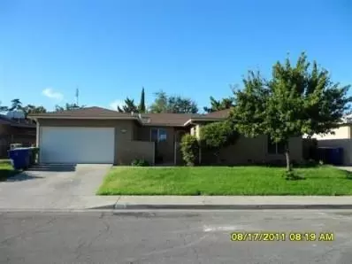 110 W Holland Ave, Clovis, CA 93612 photo 1