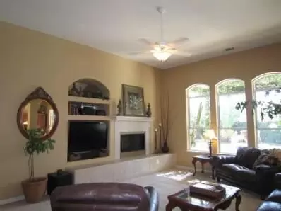 634 W Richmond Ave, Clovis, CA 93619 photo 2