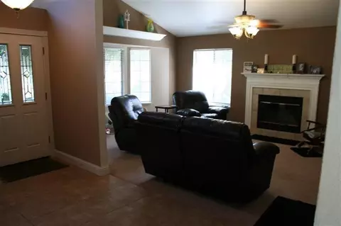 2472 Los Altos Ave, Clovis, CA 93611 photo 3