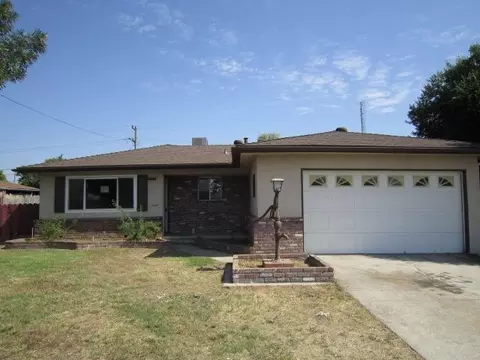 861 W Rialto Ave, Clovis, CA 93612 photo 1