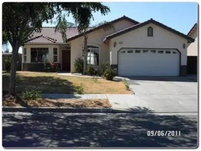 1205 E Cinnamon Dr, Lemoore, CA 93245 photo 1