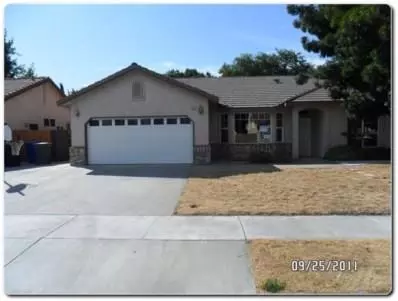 1189 E Cinnamon Dr, Lemoore, CA 93245 photo 1